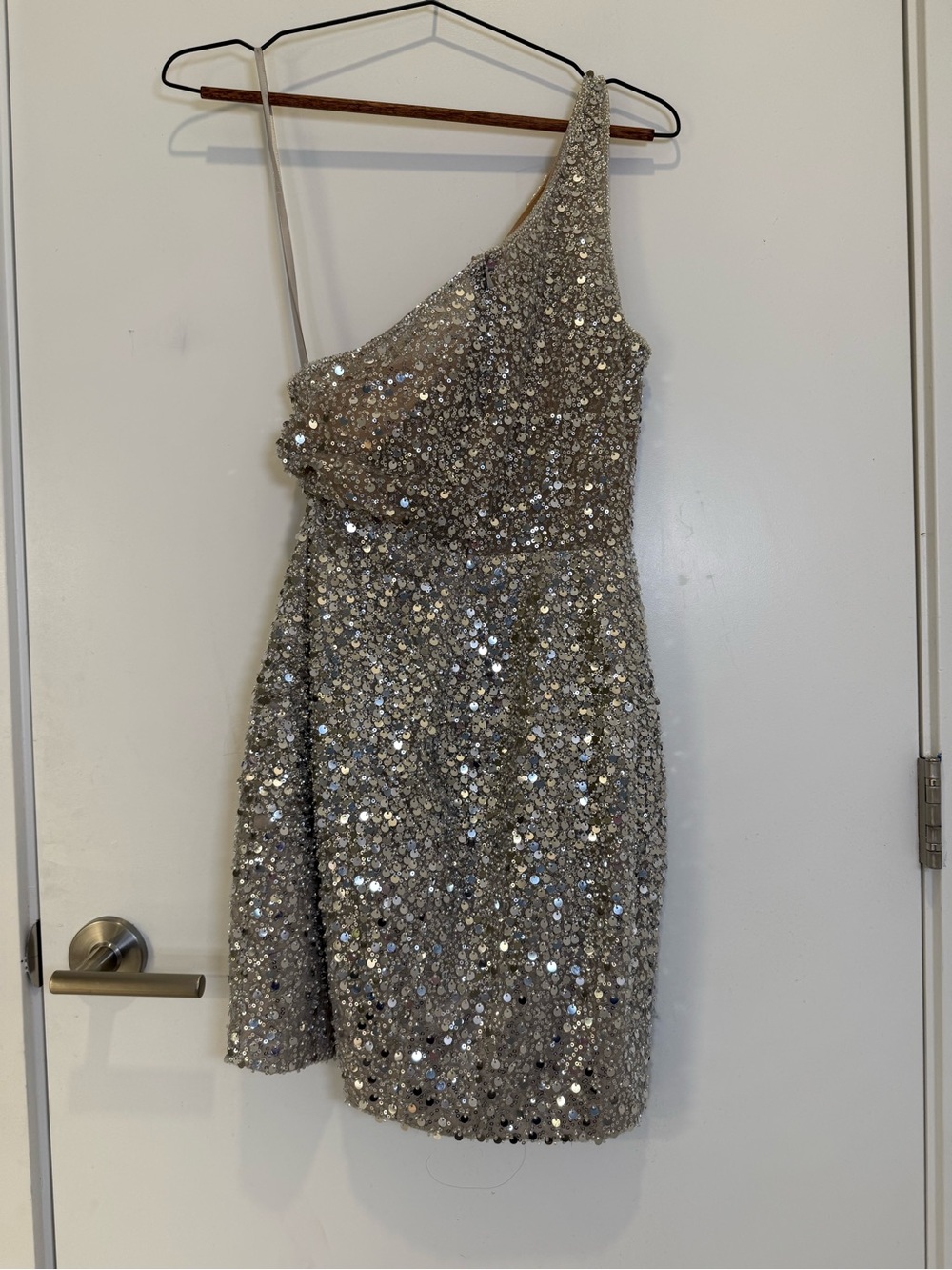 NWT Gianni Bini Juniors One-Shoulder Silver Sequin Beaded Mini Dress - Picture 5 of 11